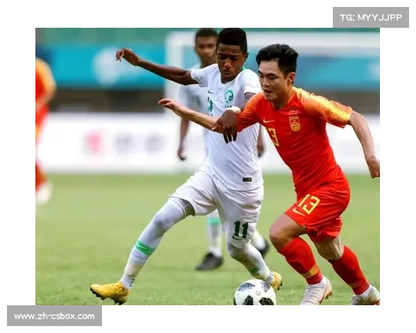 韩国球员严智星替补登场两脚射门造威胁,难挽球队败局 韩国球员严智星替补登场两脚射门造威胁,难挽球队败局